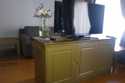 Mueble tv suite hotel Preciados